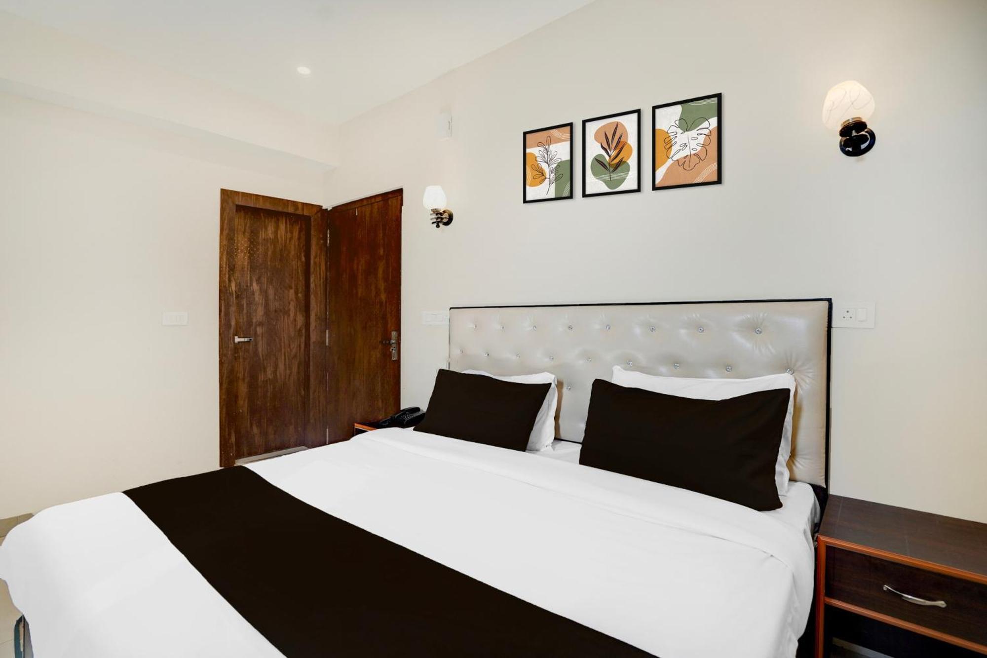 Oyo 83385 Hotel Blue Stone Prayagraj Exterior photo