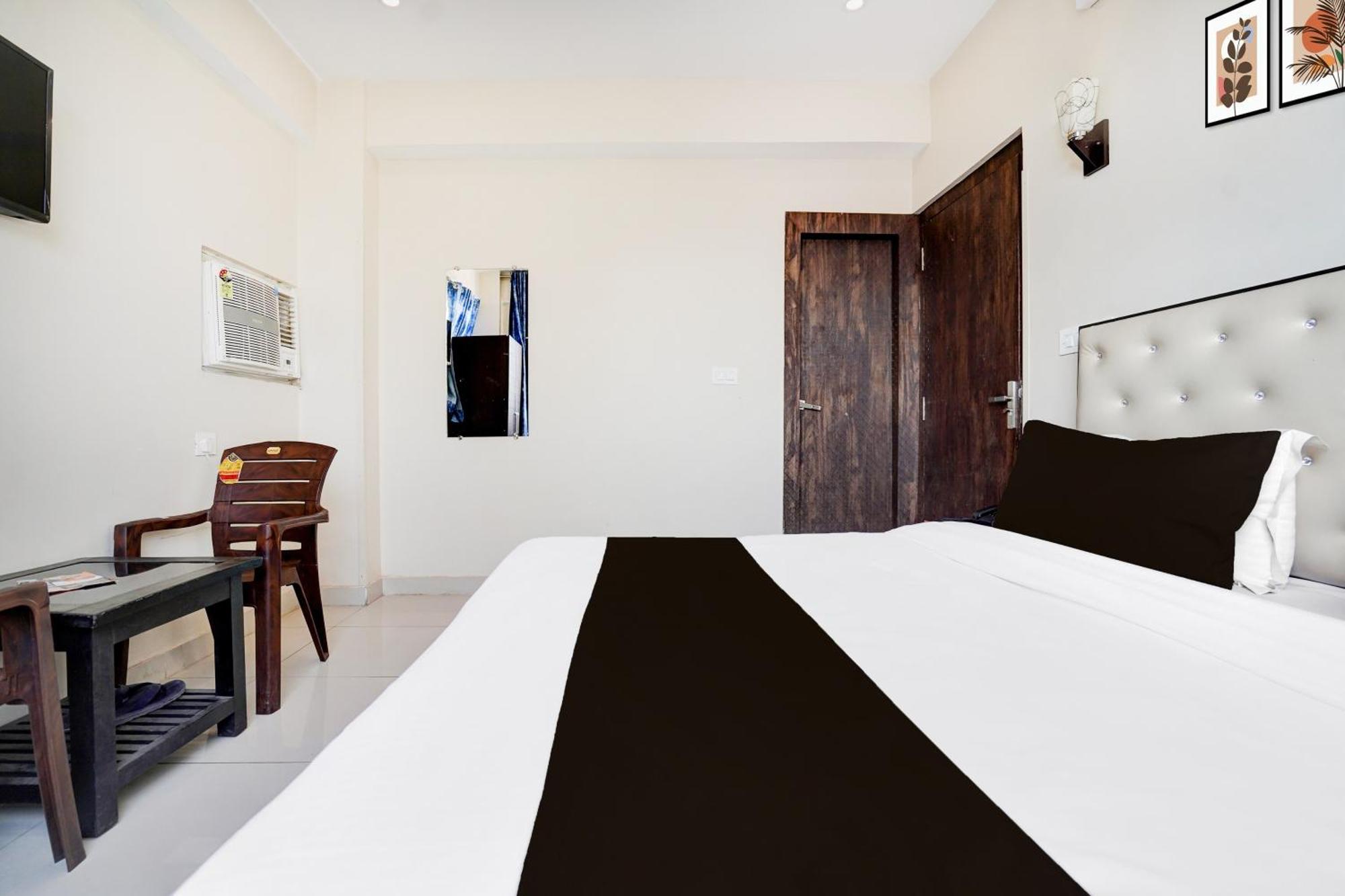 Oyo 83385 Hotel Blue Stone Prayagraj Exterior photo
