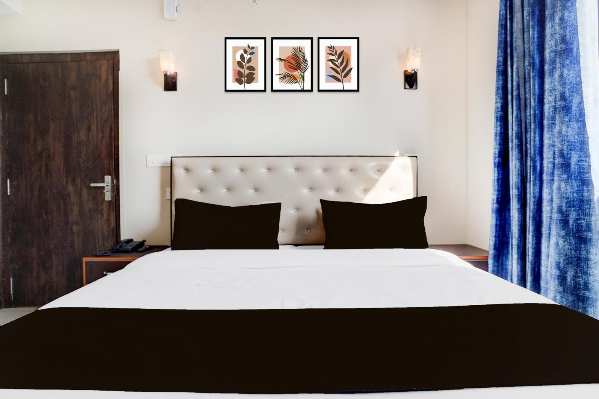 Oyo 83385 Hotel Blue Stone Prayagraj Exterior photo