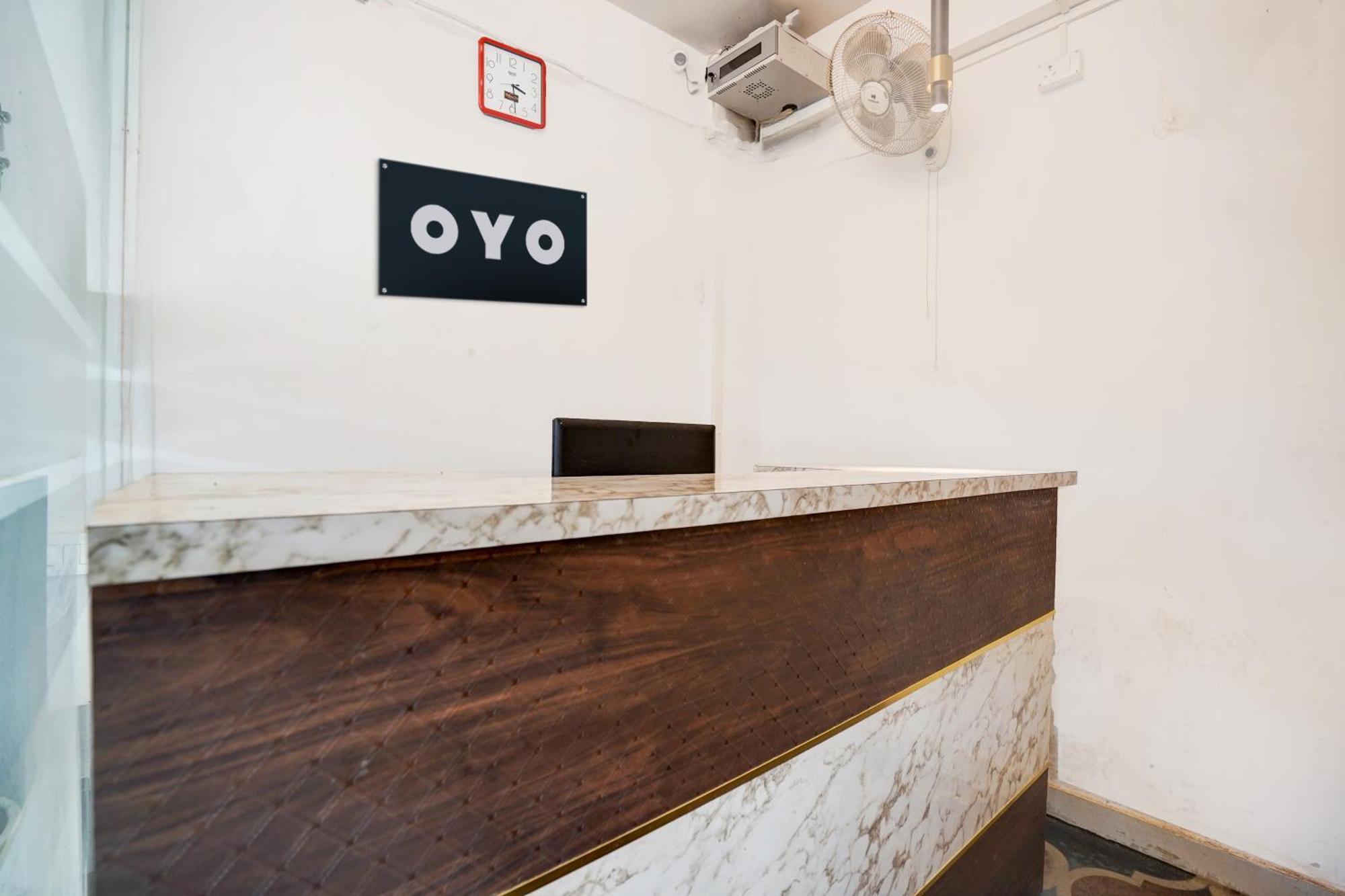 Oyo 83385 Hotel Blue Stone Prayagraj Exterior photo
