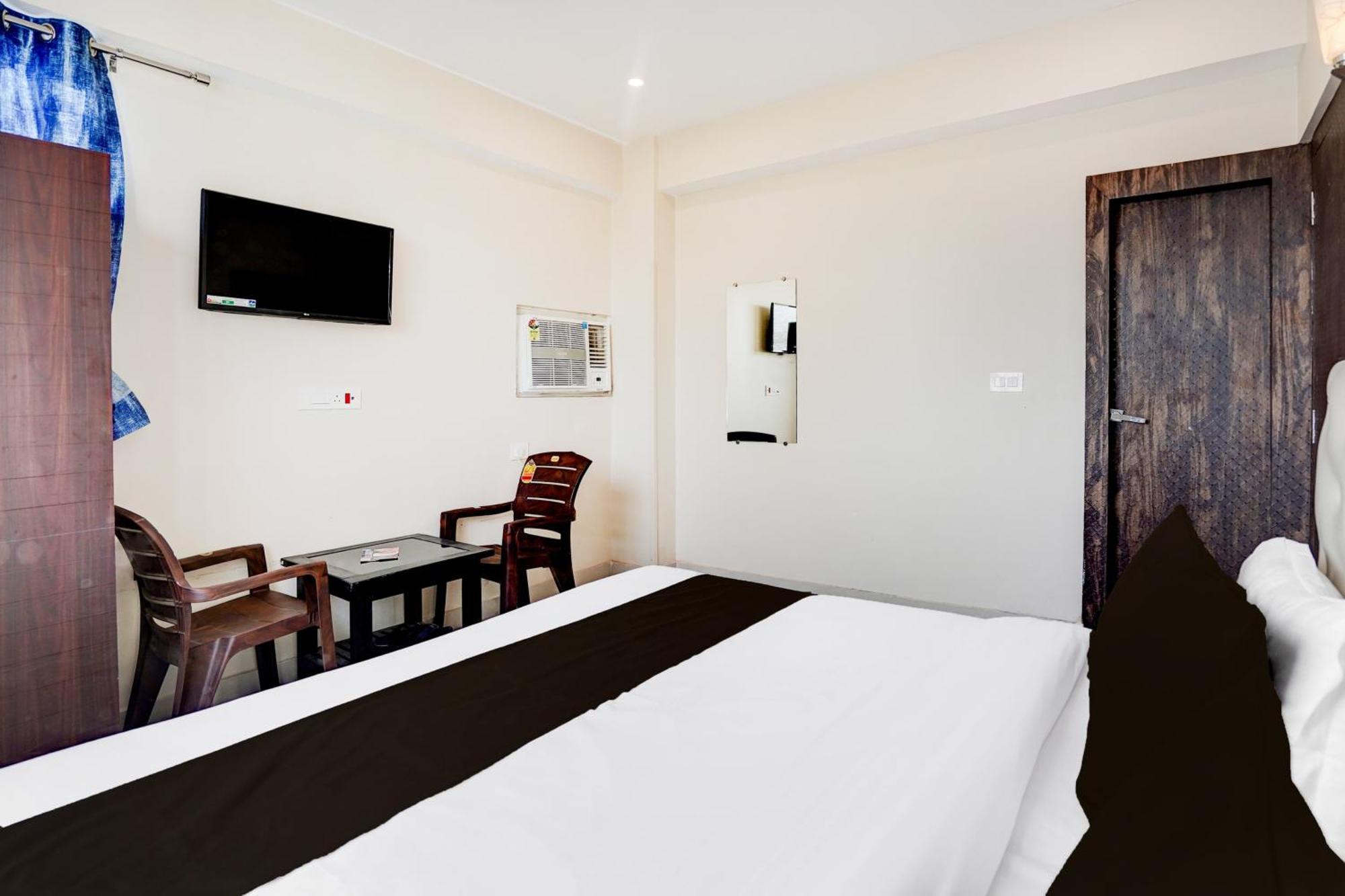 Oyo 83385 Hotel Blue Stone Prayagraj Exterior photo