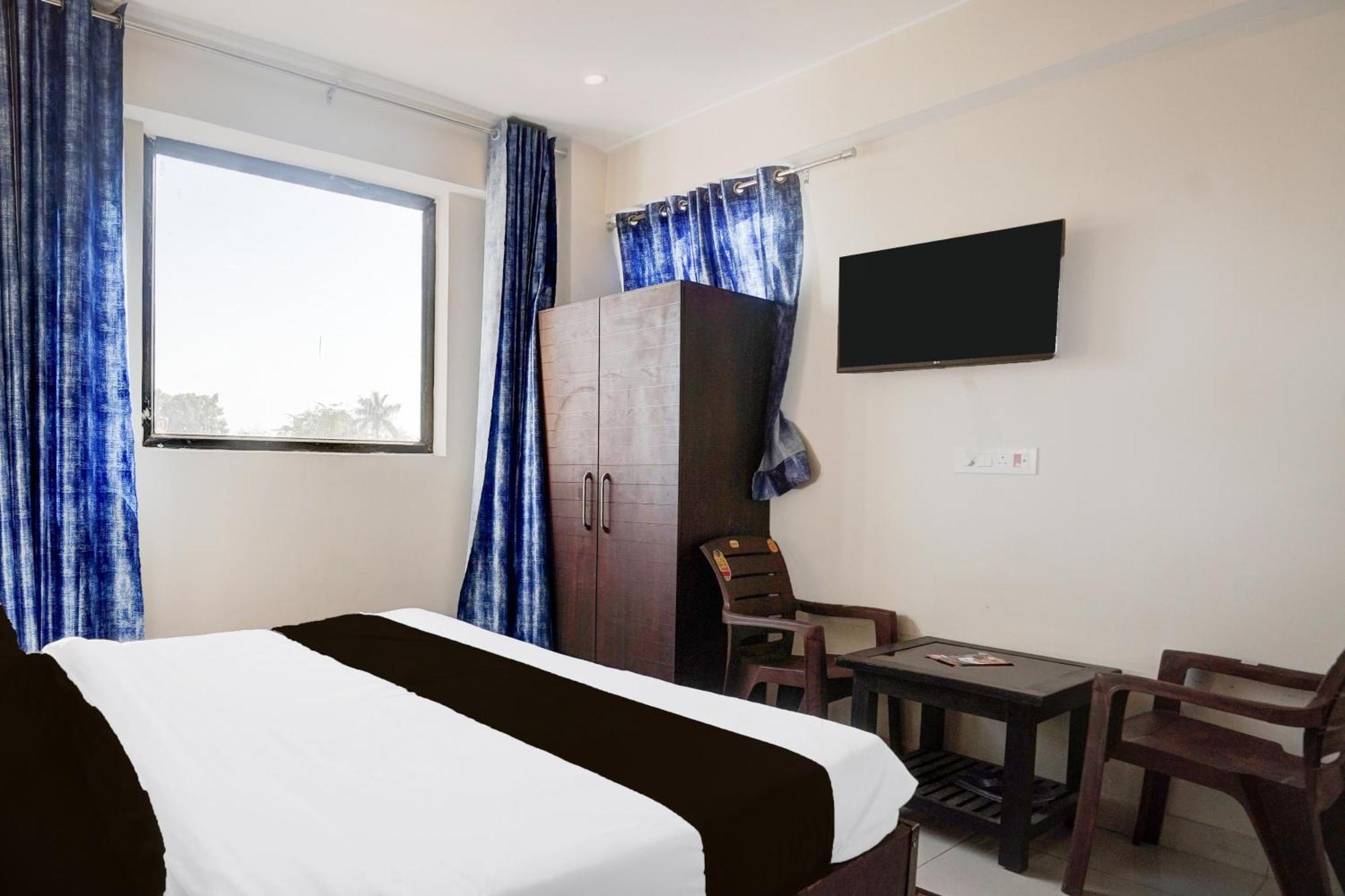 Oyo 83385 Hotel Blue Stone Prayagraj Exterior photo