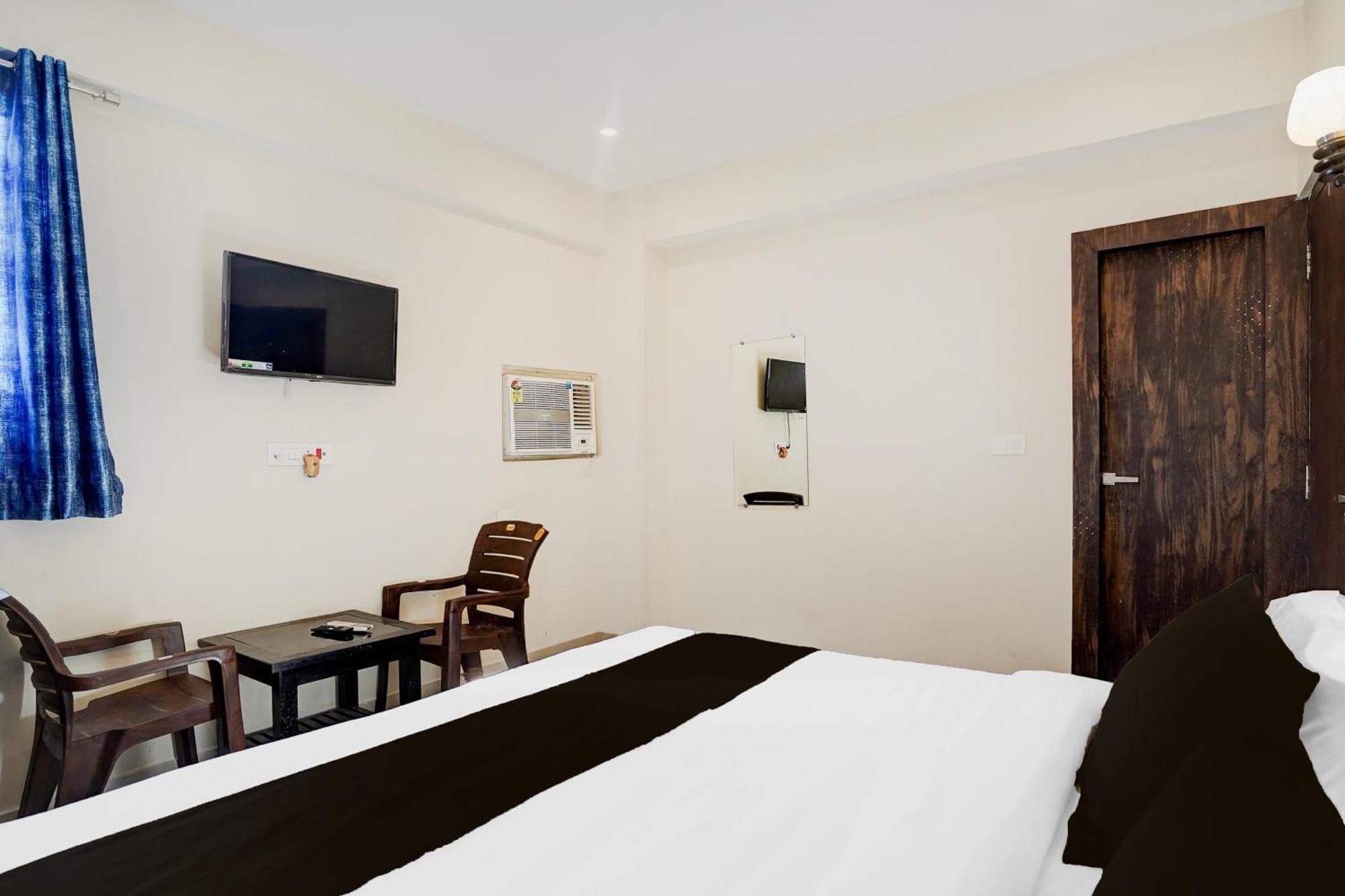 Oyo 83385 Hotel Blue Stone Prayagraj Exterior photo