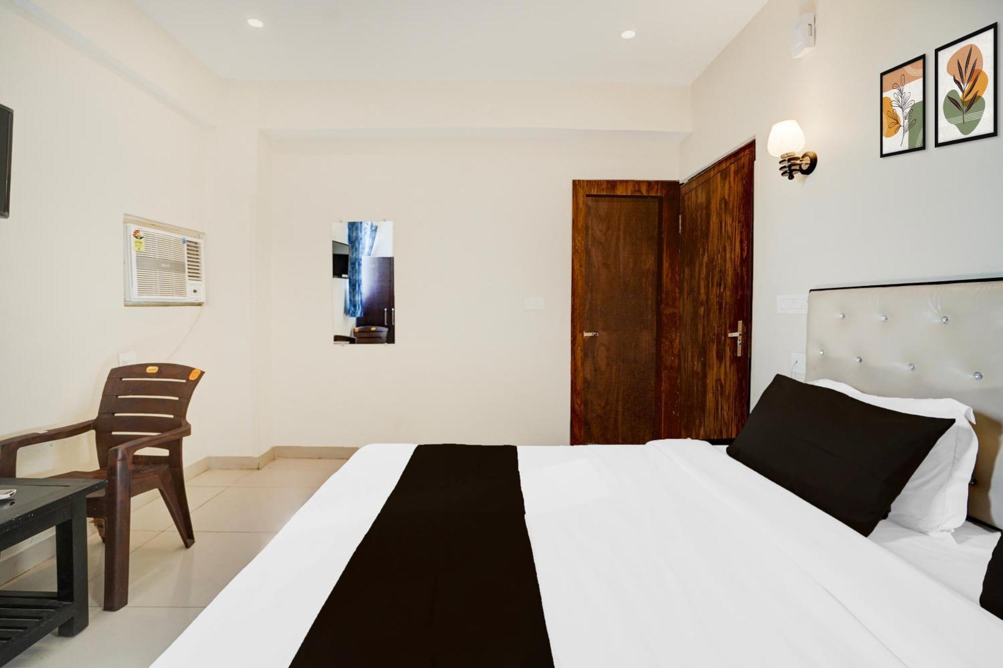 Oyo 83385 Hotel Blue Stone Prayagraj Exterior photo