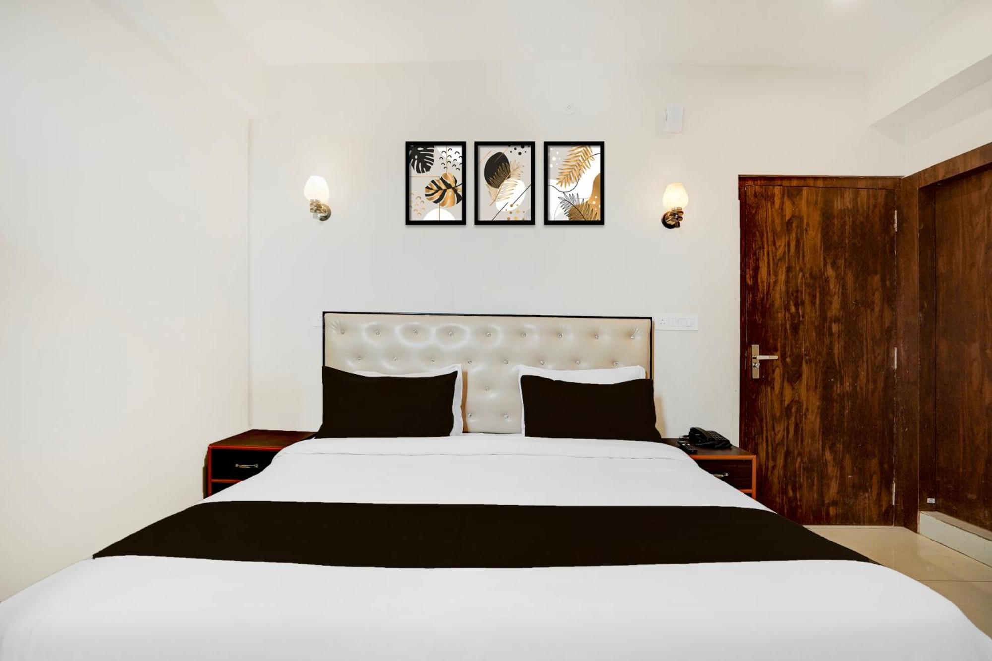 Oyo 83385 Hotel Blue Stone Prayagraj Exterior photo