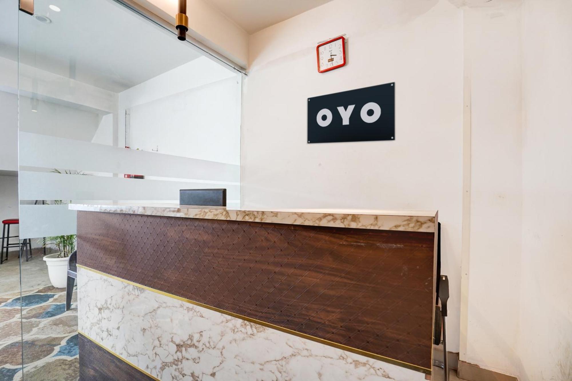 Oyo 83385 Hotel Blue Stone Prayagraj Exterior photo