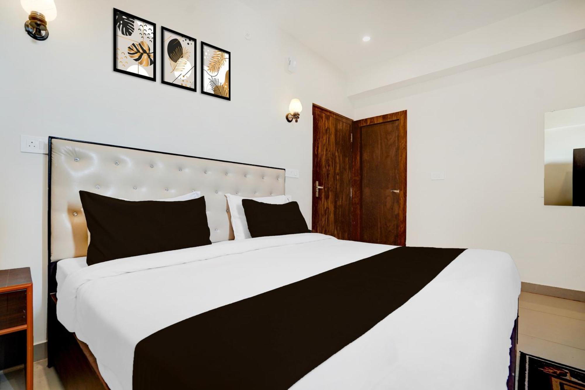 Oyo 83385 Hotel Blue Stone Prayagraj Exterior photo